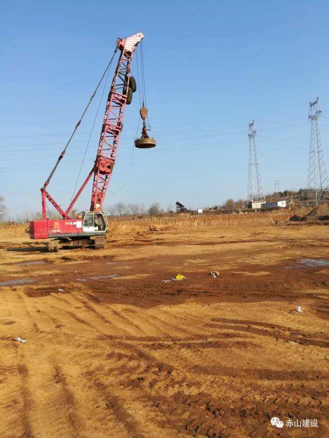 集团公司周福生副总经理与赤山建设各企业负责人在开工现场合影留念