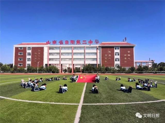 天津路中学举行庆国庆"传承红色经典"系列活动,以庆祝祖国母亲69岁的