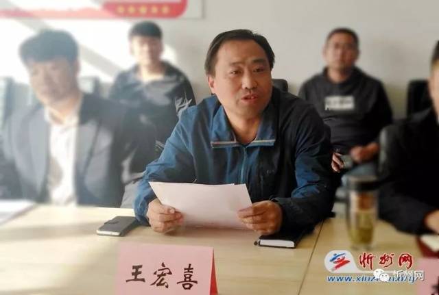 新联会副会长,市委统战部四科科长王宏喜宣读批复文件