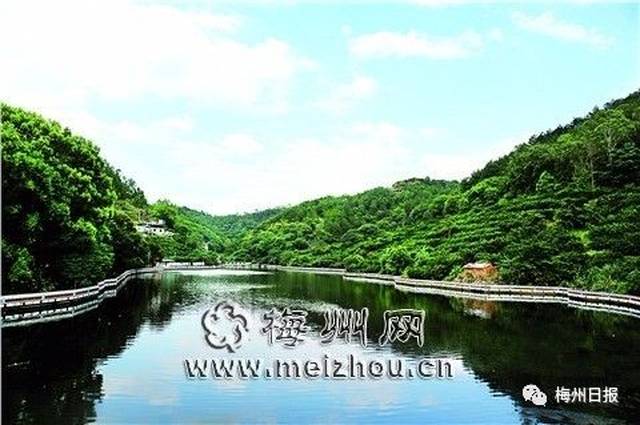 百岁山 ▼ ▼ 梅县区石扇镇 石扇镇位于广东省梅州市梅县区西北部18
