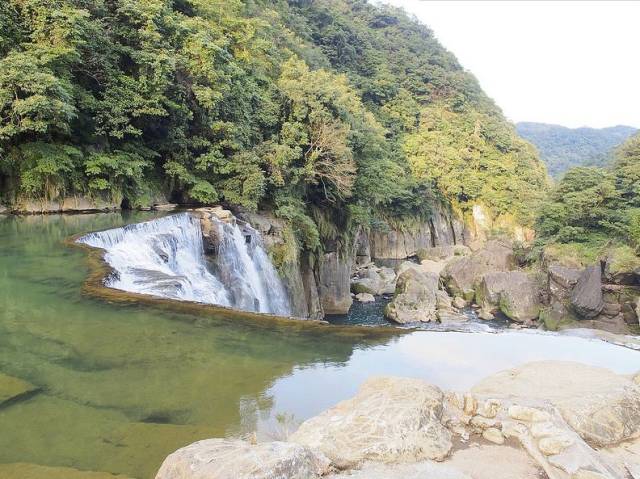 台湾旅游 |台北 taipei平溪半日游 逛老街放天灯 观赏十分瀑布