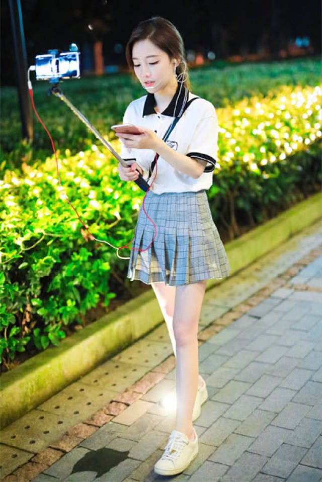 "袖珍"女孩变网红,比冯提莫还要矮20厘米,拒绝无数追求者