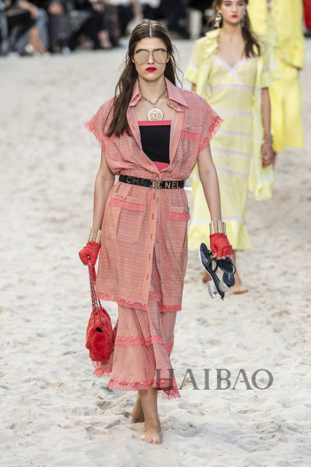 香奈儿 (chanel) 2019春夏女装秀,海报带你亲临2019春夏巴黎时装周