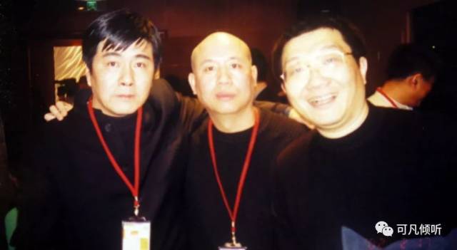 2002年78级"二十周年聚首"上,江海洋与美术系的何群(导演),李耕