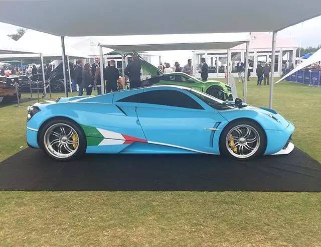 蓝色帕加尼huayra 就爱这天空的颜色