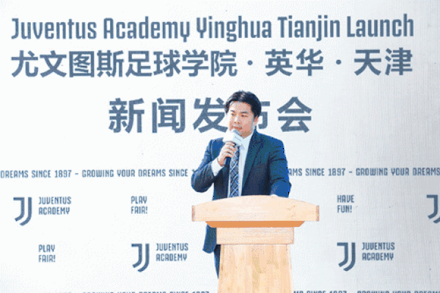 通过足球运动培养出自己 勇敢顽强的性格、超越自我的品质、 才是最大的收获! ▲天津英华国际学校校长林向阳为本次秋季运动会狂欢盛典致辞 ▲原意大利尤文图斯足球俱乐部职业球员大卫·特雷泽盖 为本次秋季运动会狂欢盛典致辞 03 朝气蓬勃