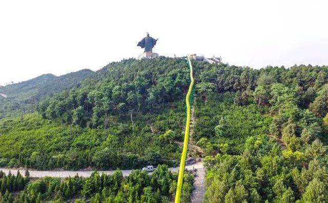 芒砀山旅游区玻璃水滑道"十一"正式开放!