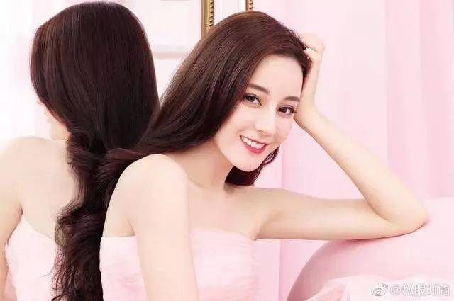 迪丽热巴粉色系大片,网友:优雅高贵的胖迪,笑容太迷人