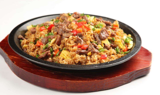 铁板炒饭,铁板拌饭,它们哪个更好?
