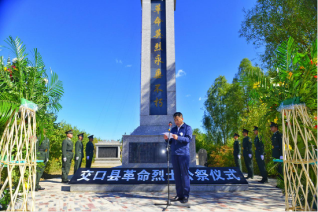 吕梁:交口县举行革命烈士公祭活动(图)