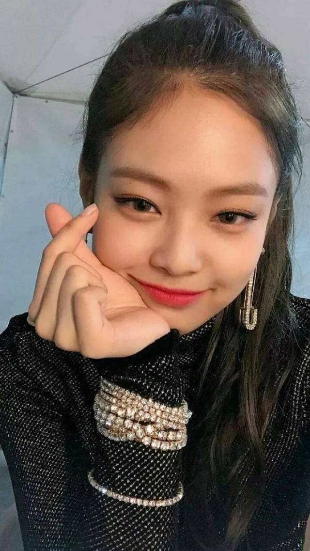 оjennie ͷͺÿ,׼ļͷ խͷ ͷ һֻŷ