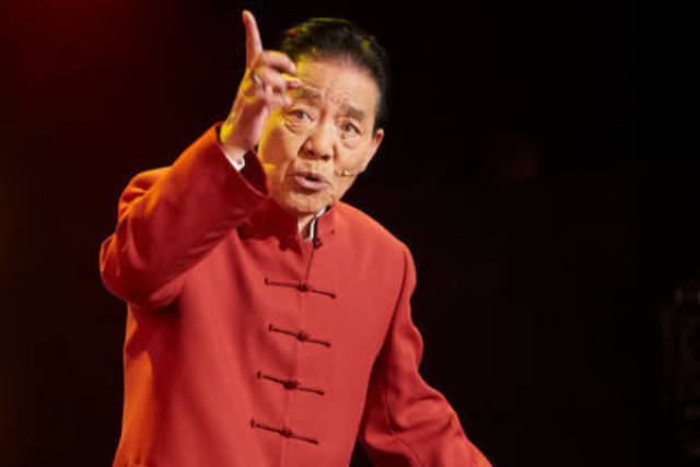 第一个春晚说相声的女人,是郭德纲的师姐,还是单田芳的“女儿”