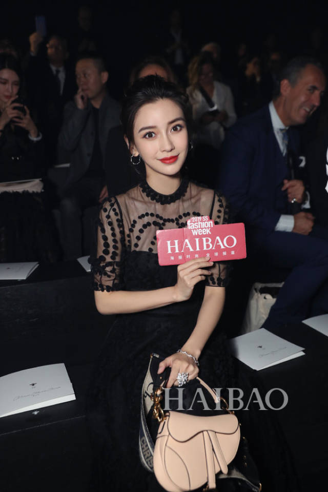 杨颖(angelababy 现身2019春夏巴黎时装周迪奥(dior 秀场