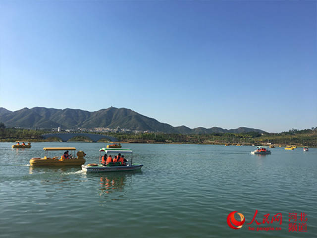 龙泉湖湿地公园:依山傍水风景美