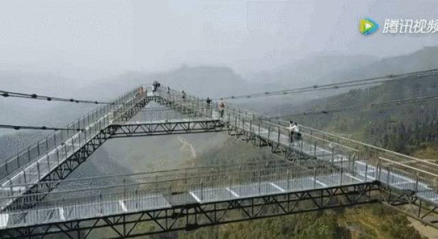 世界首座悬链桥红旗峰玻璃桥开工建设
