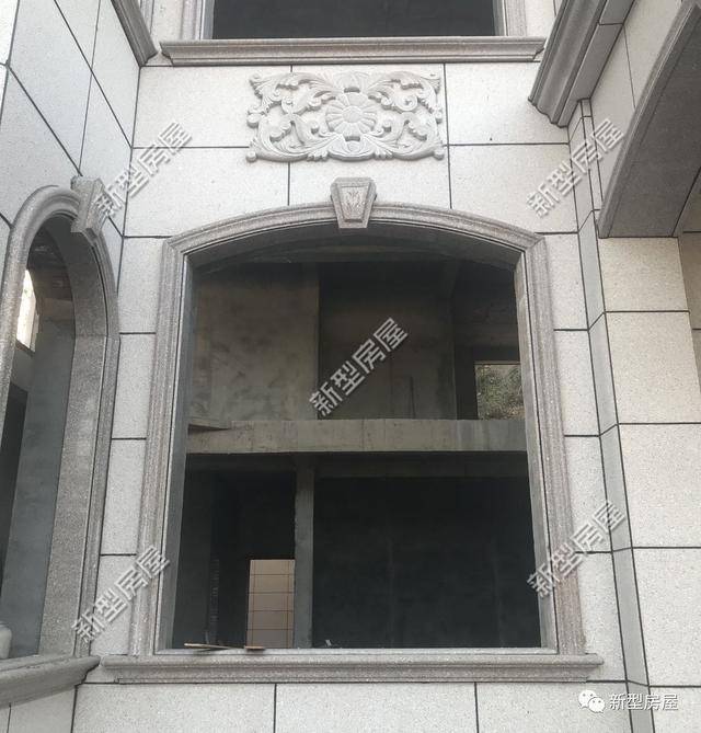 无窗套装饰 咱们农村自建房,基本上常用的窗套大致分为:木质窗套