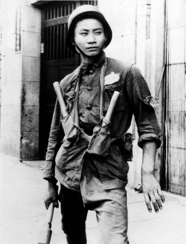 抗战中,为什么中国士兵身上都带有两颗手榴弹而日军却