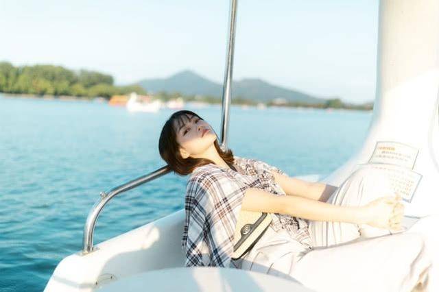 恋爱后,女生大姨妈迟到会是什么反应,她们的回