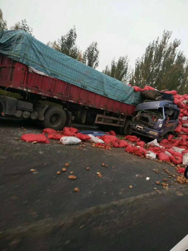 现场视频 ▼ 现场图片 ▼ 面对货车能超就尽快超过去 养好习惯远距离