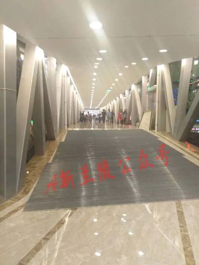 兰陵开元商城人行天桥已开放通行!