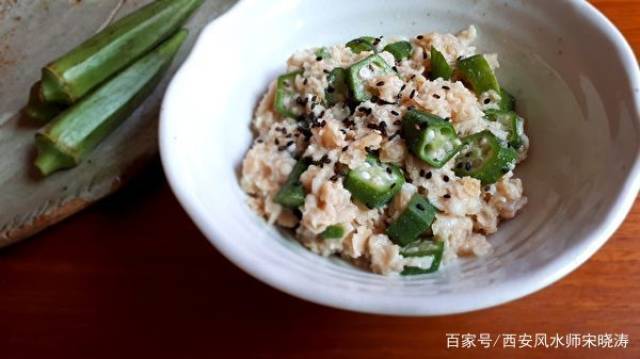 秋花最是黄葵好!