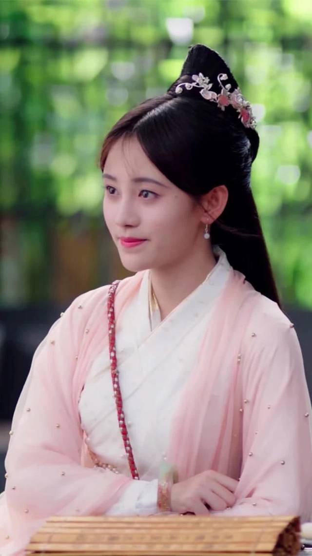 鞠婧祎虽然不红可古装清新脱俗,一颦一笑都美如画