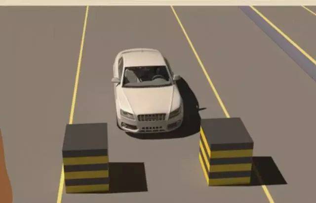 【用车】狭窄道路如何通过,老司机教你一招搞定,再也不怕过限宽墩了