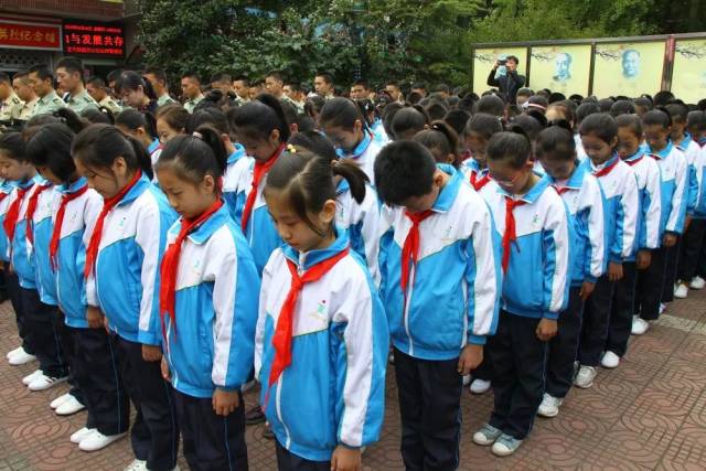 经二路小学参加宝鸡市烈士公祭仪式