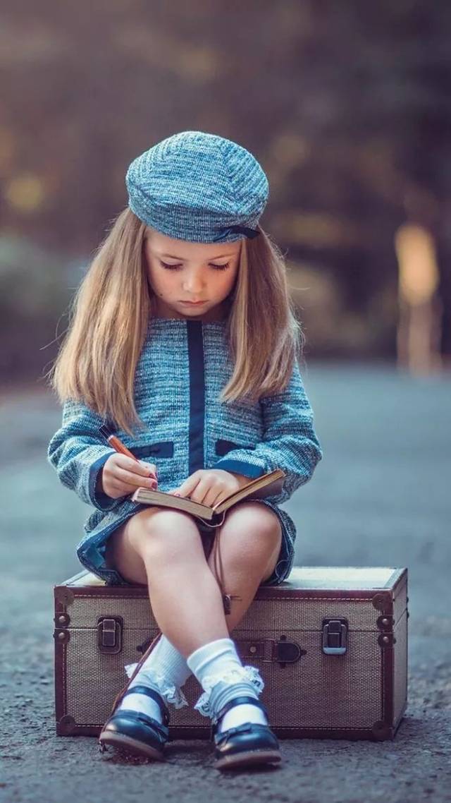 “你的朋友圈，藏着100个恋童癖。”