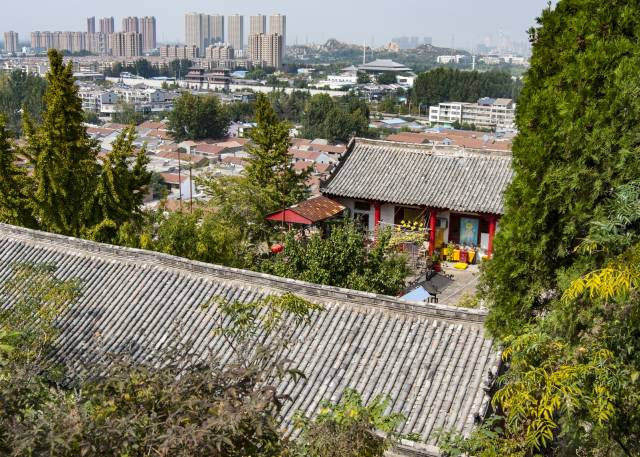 登九里山白云寺山峰,探寻龙脉,摩崖石刻及日军占领时的了望塔