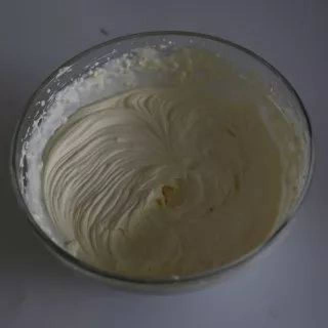 怎样快速打发奶油 a39dc814a68248fbb752d1af5728a295.jpeg