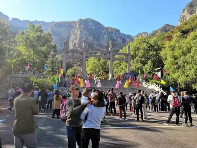 太行五指山景区,国庆七天零投诉,游客们兴致盎然,纷纷
