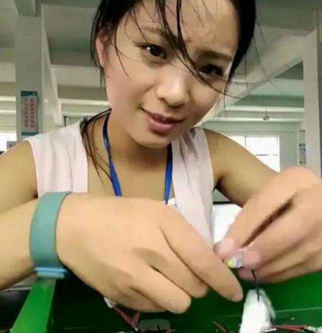 实拍工厂里女孩最真实的生活状态, 有的颜值超过明星!