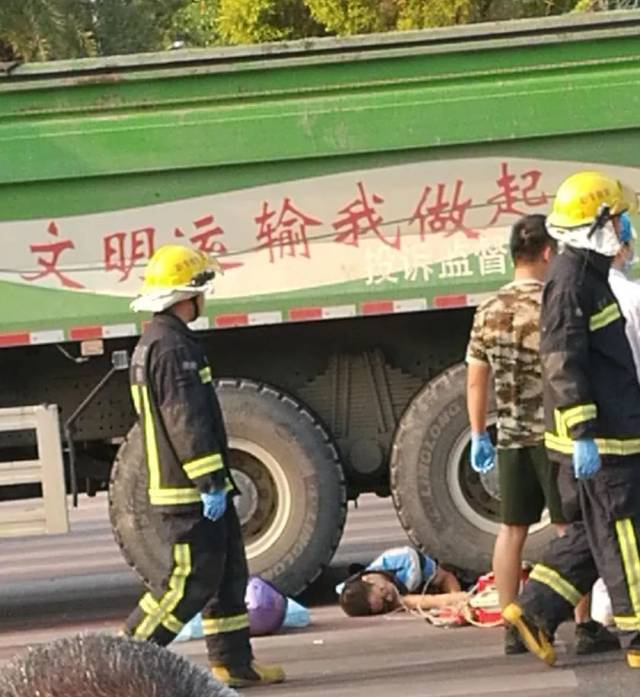 恐怖车祸!容桂一男子惨遭泥头车碾压,当场盖黑布!(视频 图片)