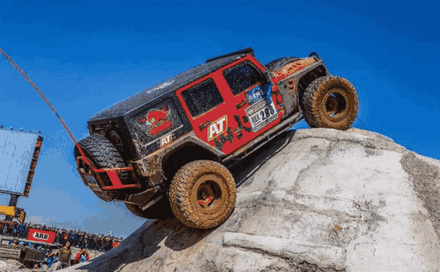 刚过去的国庆节, 全国34个省队3万辆车齐聚阿拉善, 在沙地,岩石和