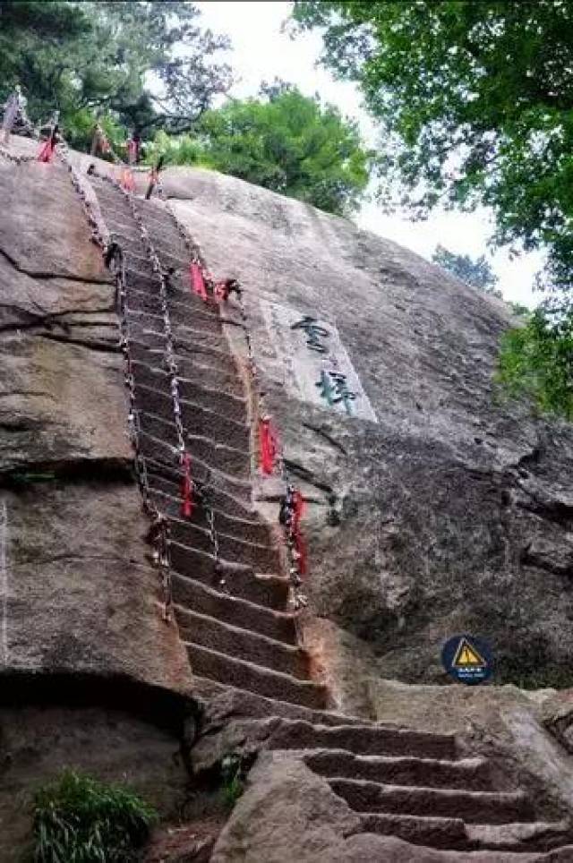 东峰鹰嘴崖