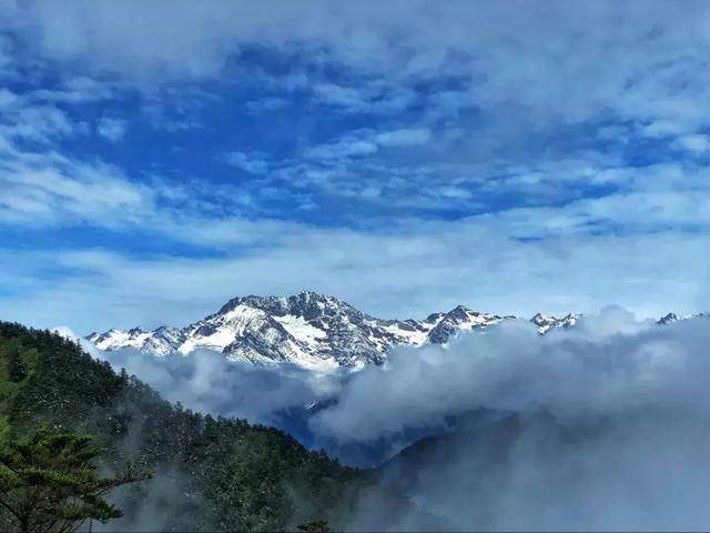 鸳鸯池,日月坪,森林步道 到处都是游客的身影 10月1号当天 西岭雪山