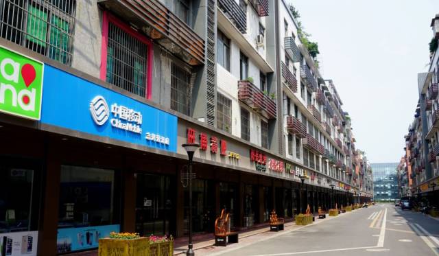 截至目前,拆除违规户外楼顶广告招牌200余处,破损户外广告招牌150余处