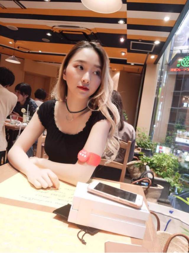 小蜜蜂的贴片有两种形状,可以根据自身情况来选择使用.