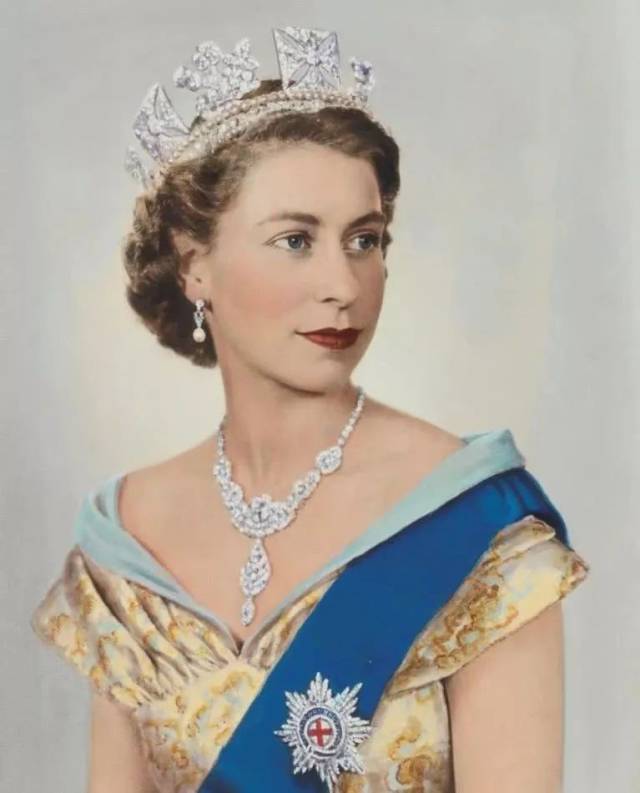 英国皇室首次在美展出历史悠久的肖像:戴安娜王妃宛如天使