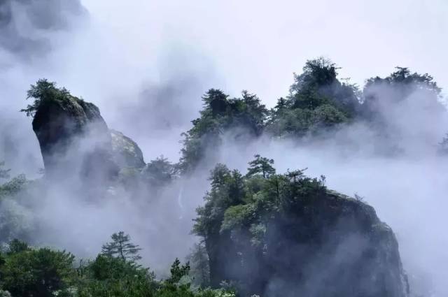 老君山风景名胜区位于洛阳市栾川县城东区,面积58平方公里,是伏牛山