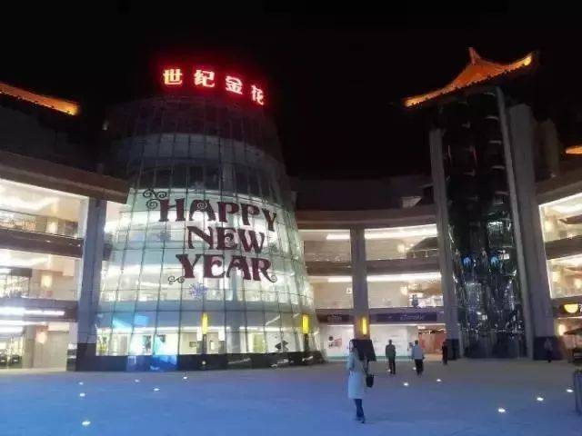 这座坐落于钟楼西北角的韩国城 曾经是无数西安人的潮流启蒙地 现在
