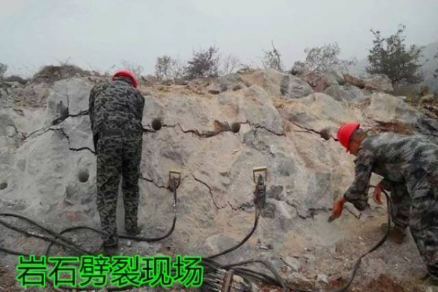 抑制爆破作业时产生的粉尘