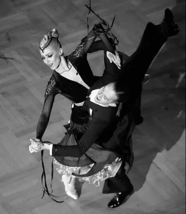 【舞蹈知识】最浪漫的舞蹈-华尔兹练习技巧解