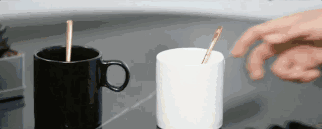 我觉得这个杯子不错,感觉喝起来有沉淀感.