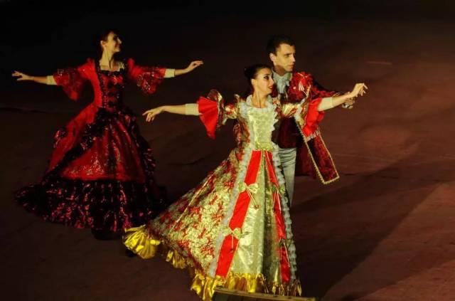 【舞蹈知识】最浪漫的舞蹈-华尔兹练习技巧解