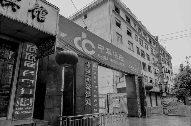 改革开放,旧车站已经不适应人们的出行需求了,汽车站搬迁到商洛市