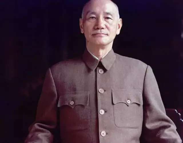 彩色老照片:蒋介石晚年时期,面露微笑!