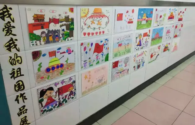 同学们有的画国旗,有的画天安门,有的则创作了抒发爱国情感的诗歌.