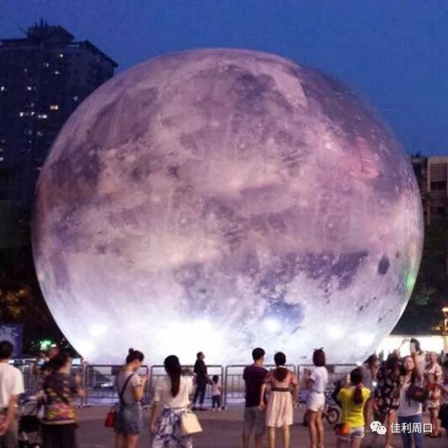 文昌大道从天而降1个超超超超级大月亮,嫦娥姐姐下凡了?